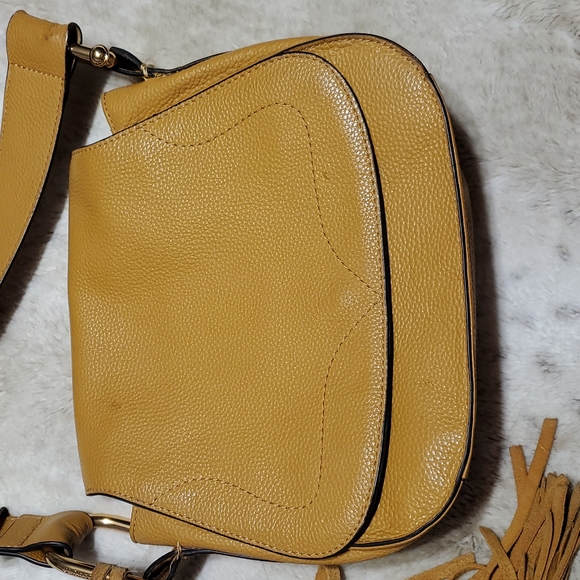 Vince Camuto Caramel Tal Crossbody Leather Saddle Purse w Horseshoe Hardware - Picture 3 of 11